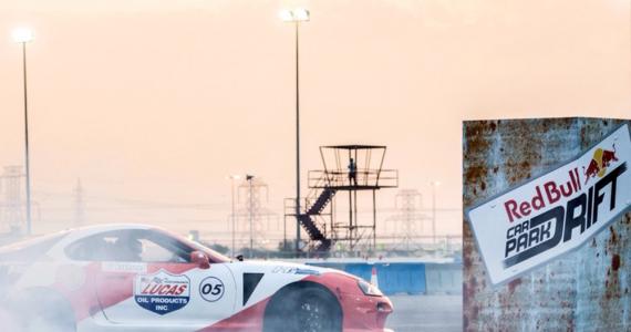 Kuwaiti drifters present heated show on main highway