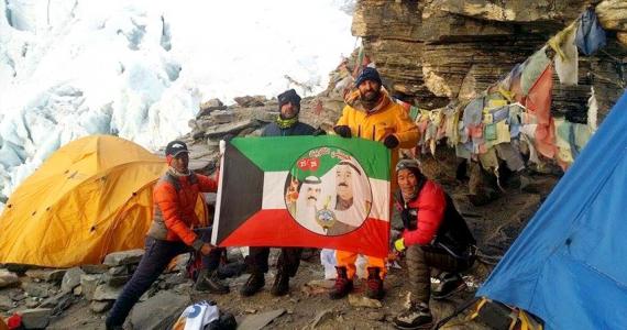 Kuwaiti mountaineering team raises national flag atop Himalaya